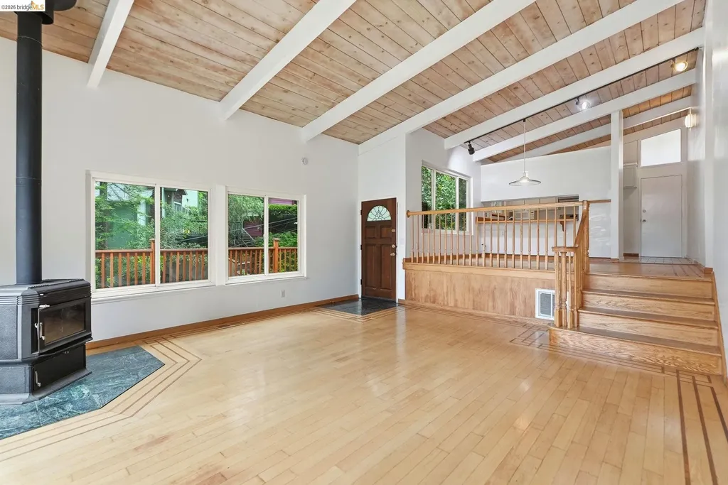 33 Eastwood Court Oakland CA 94611