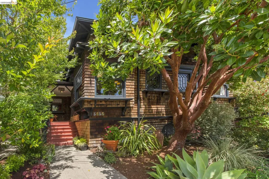 2121 Carleton Street Berkeley CA 94704