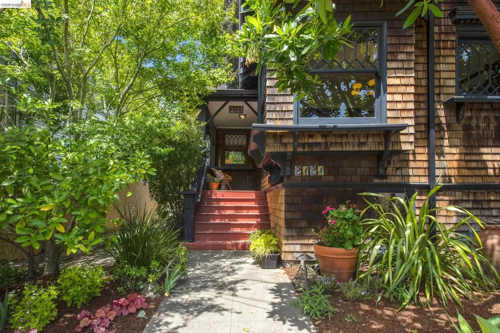 2121 Carleton Street Berkeley CA 94704