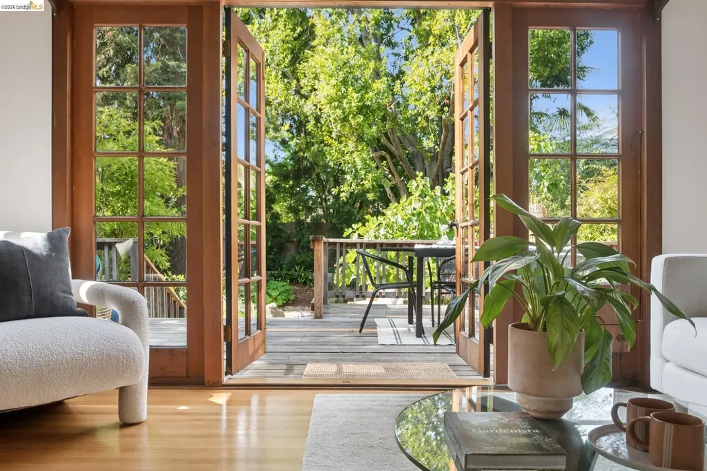 2121 Carleton Street Berkeley CA 94704