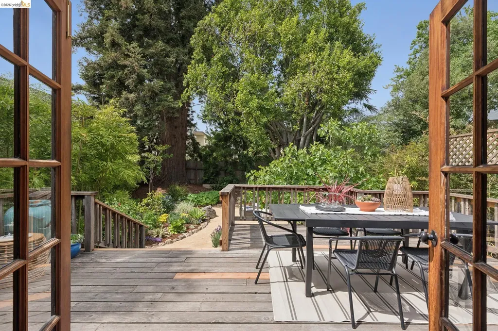 2121 Carleton Street Berkeley CA 94704