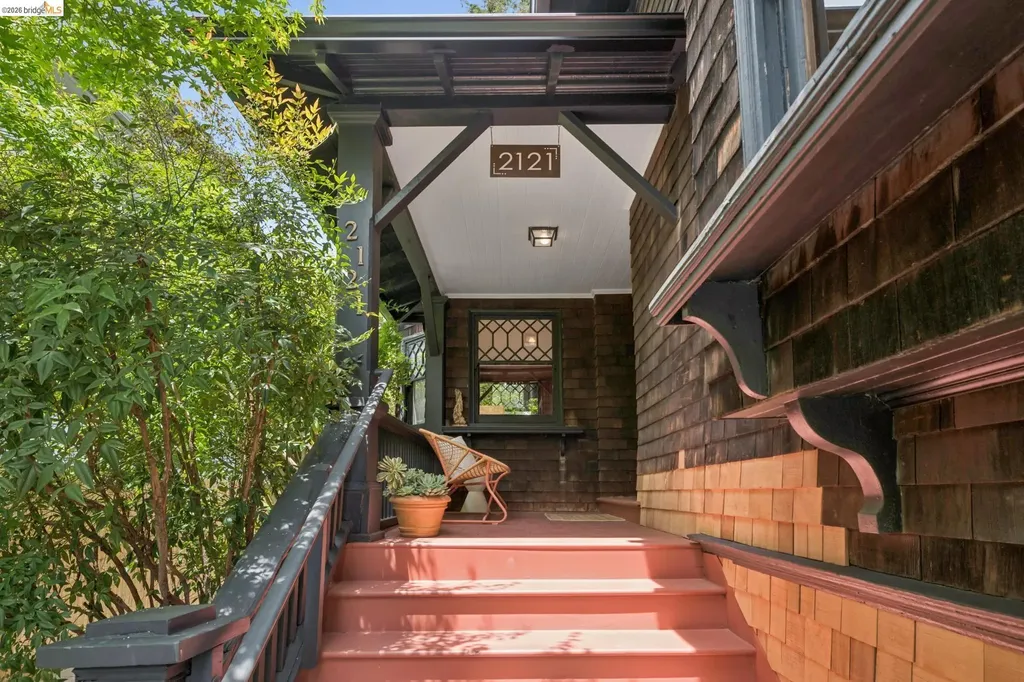 2121 Carleton Street Berkeley CA 94704