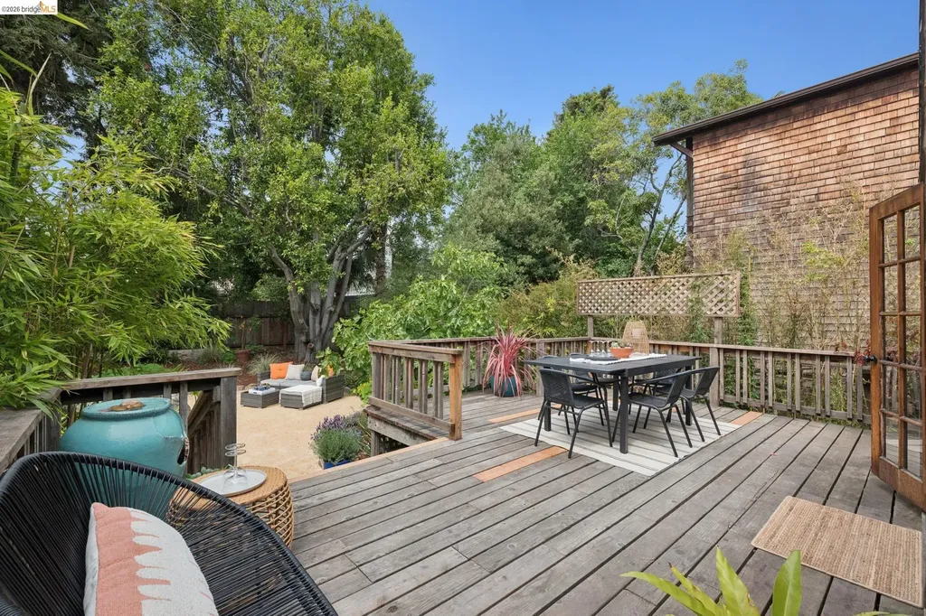 2121 Carleton Street Berkeley CA 94704