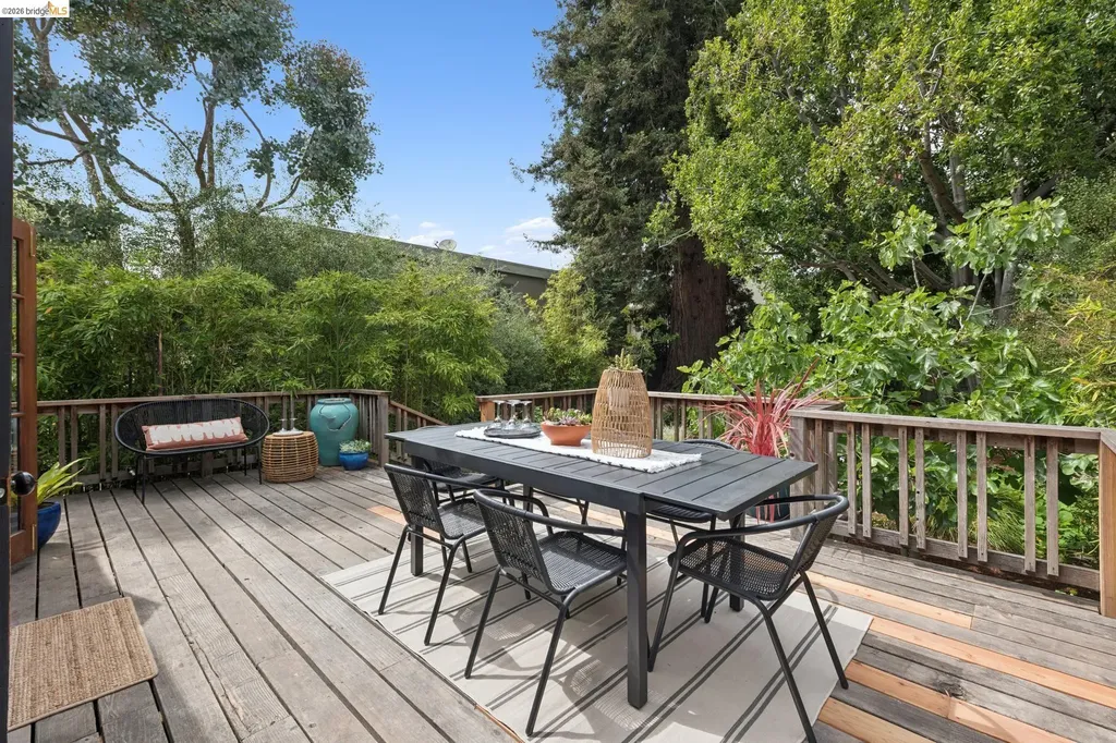 2121 Carleton Street Berkeley CA 94704