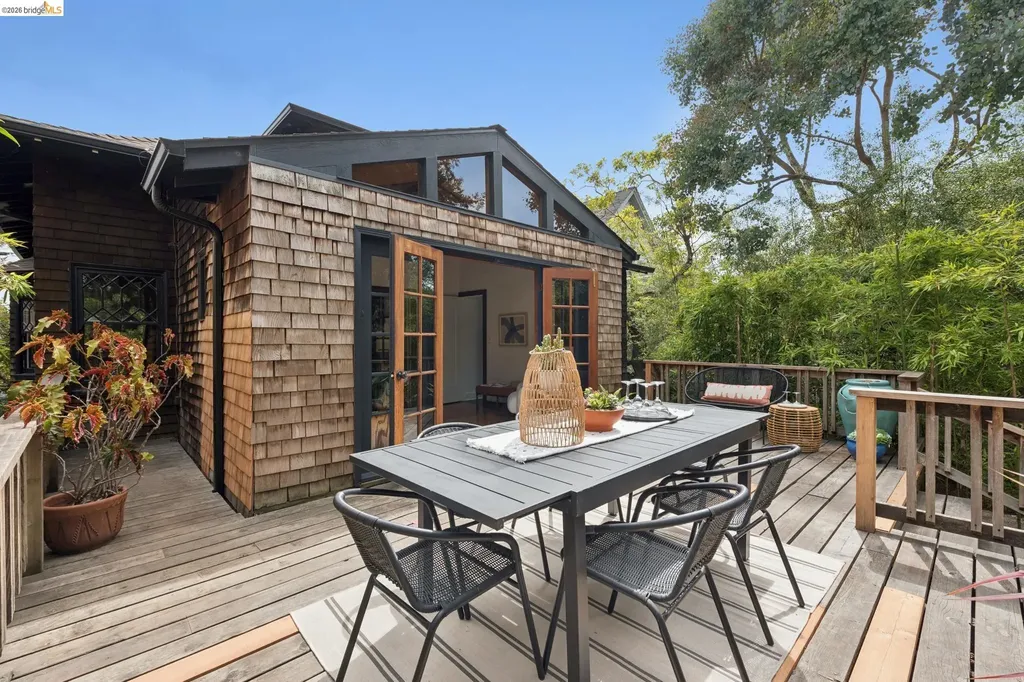 2121 Carleton Street Berkeley CA 94704