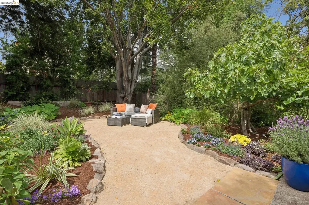 2121 Carleton Street Berkeley CA 94704