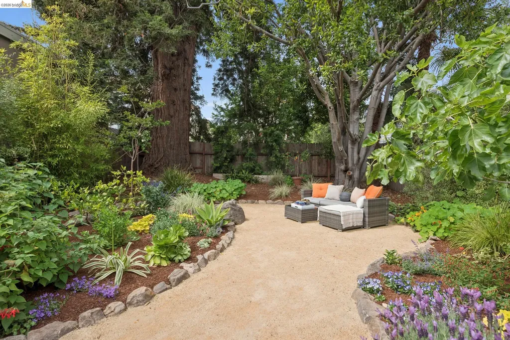 2121 Carleton Street Berkeley CA 94704