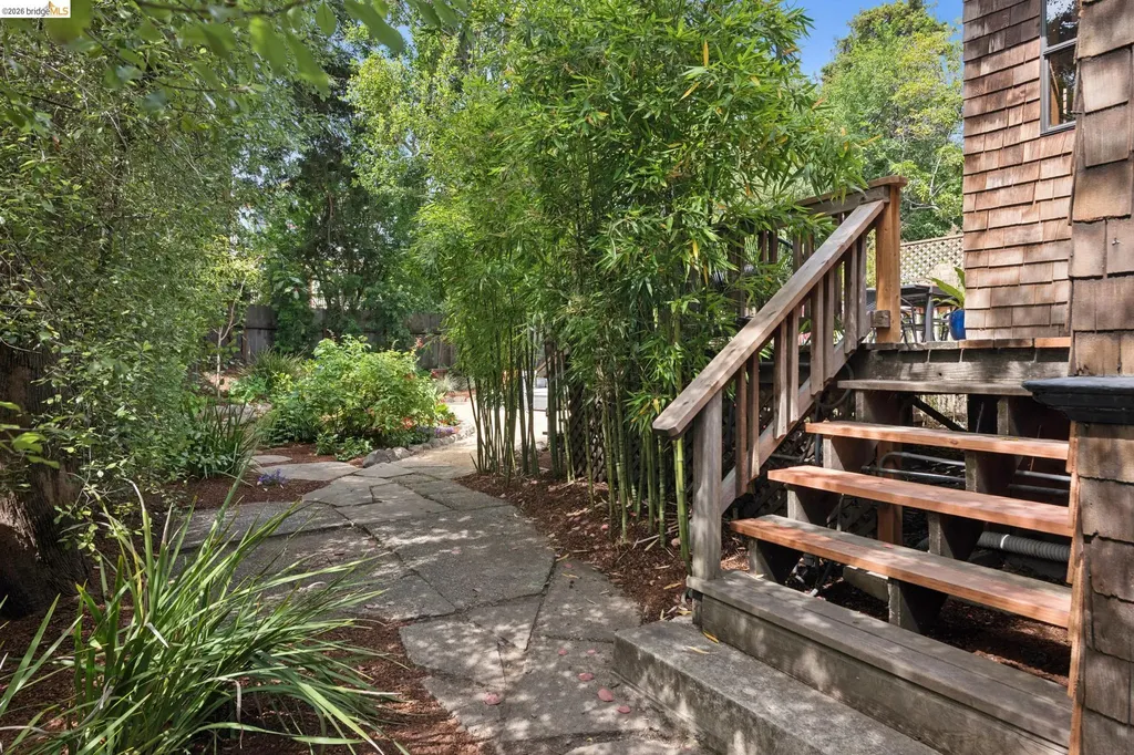2121 Carleton Street Berkeley CA 94704