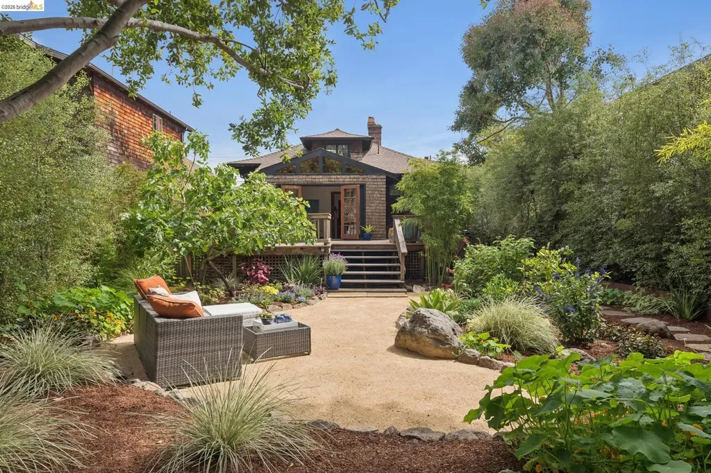 2121 Carleton Street Berkeley CA 94704