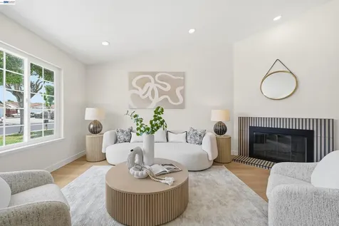 32419 Woodland Drive Union City CA 94587