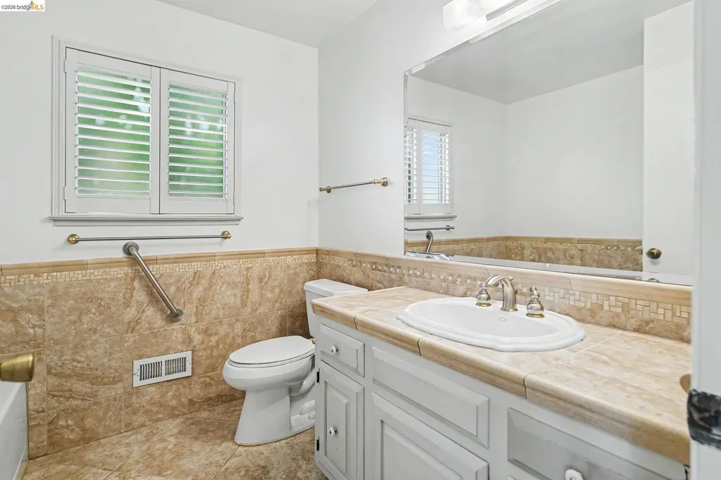 325 Hillsdale Drive Pittsburg CA 94565