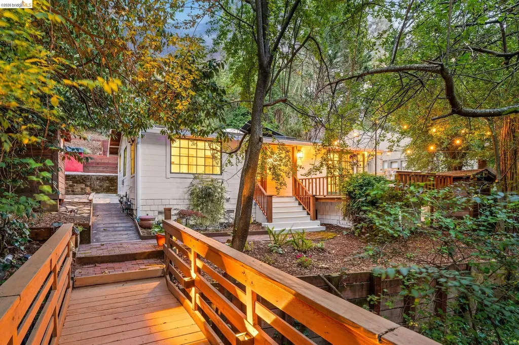 6400 Pinehaven Road Oakland CA 94611