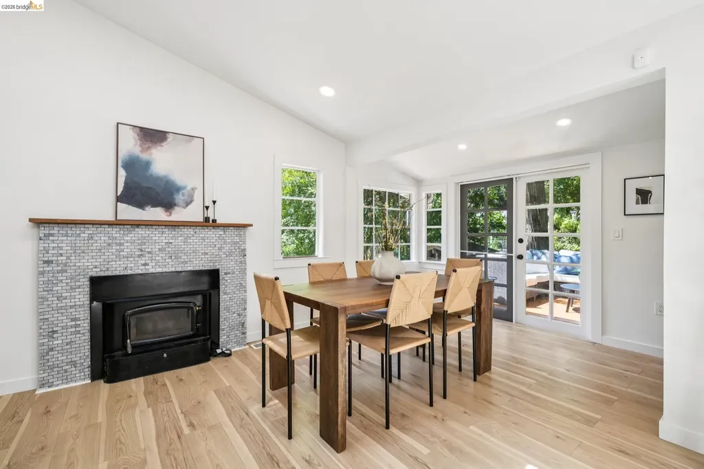 6400 Pinehaven Road Oakland CA 94611
