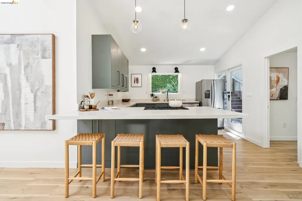 6400 Pinehaven Road Oakland CA 94611