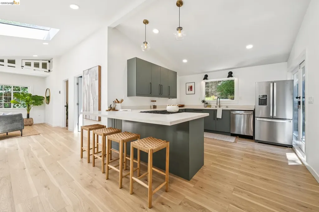 6400 Pinehaven Road Oakland CA 94611
