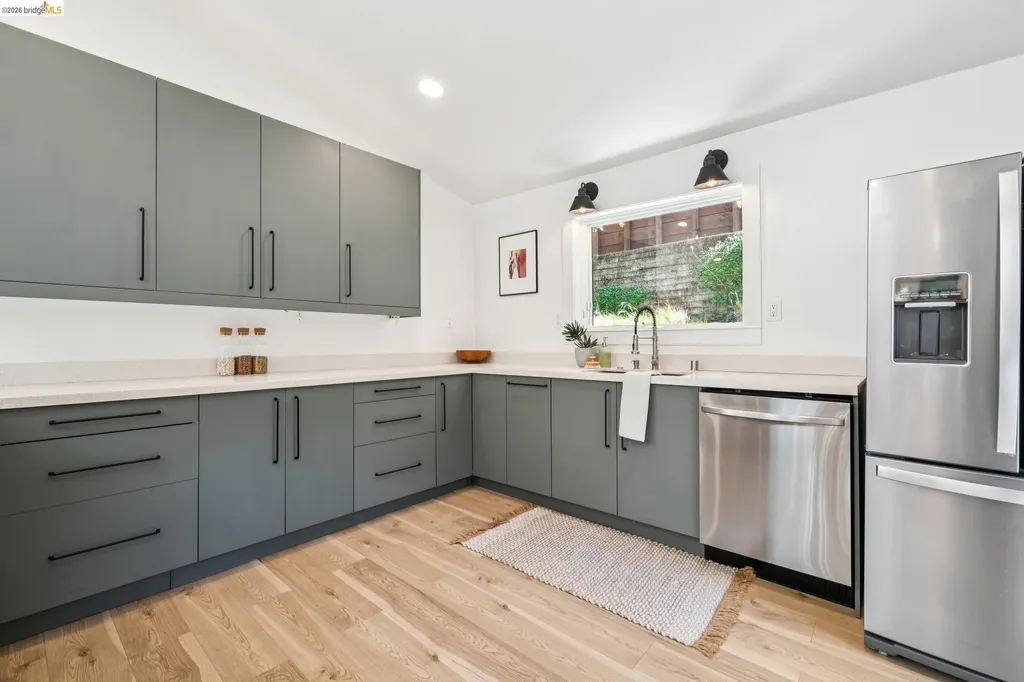 6400 Pinehaven Road Oakland CA 94611