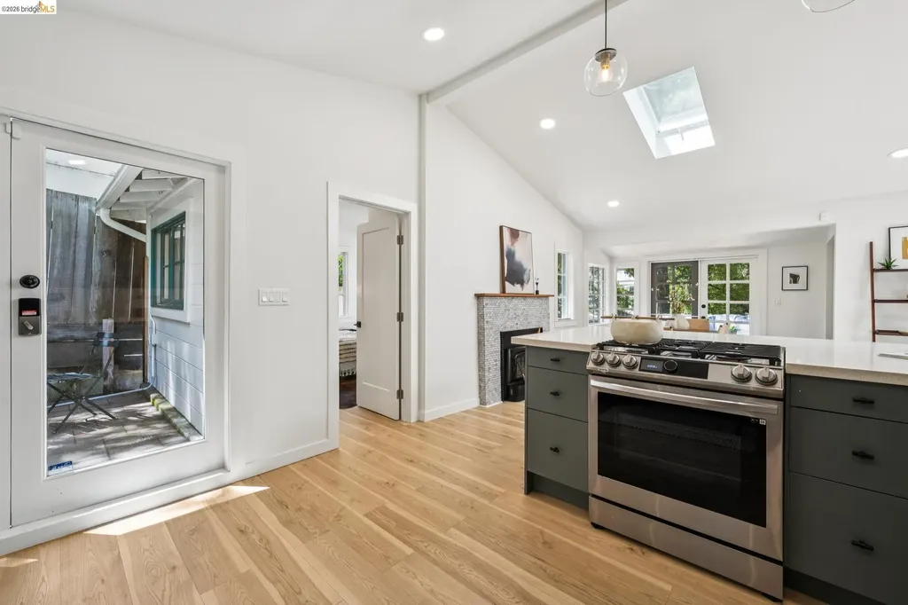 6400 Pinehaven Road Oakland CA 94611