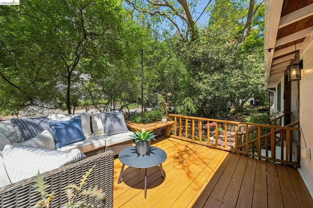 6400 Pinehaven Road Oakland CA 94611