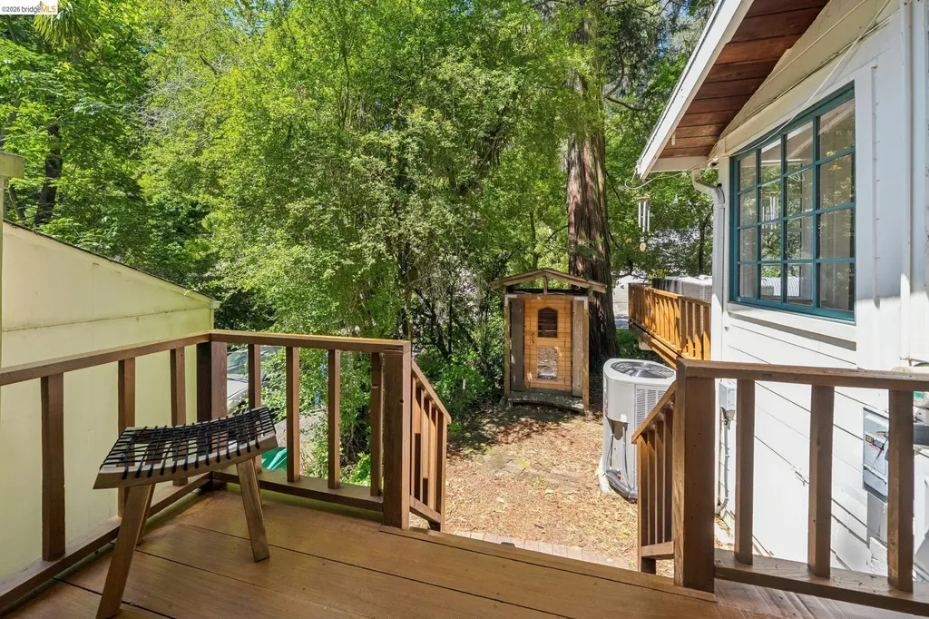 6400 Pinehaven Road Oakland CA 94611
