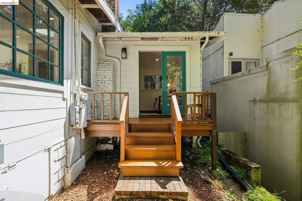 6400 Pinehaven Road Oakland CA 94611