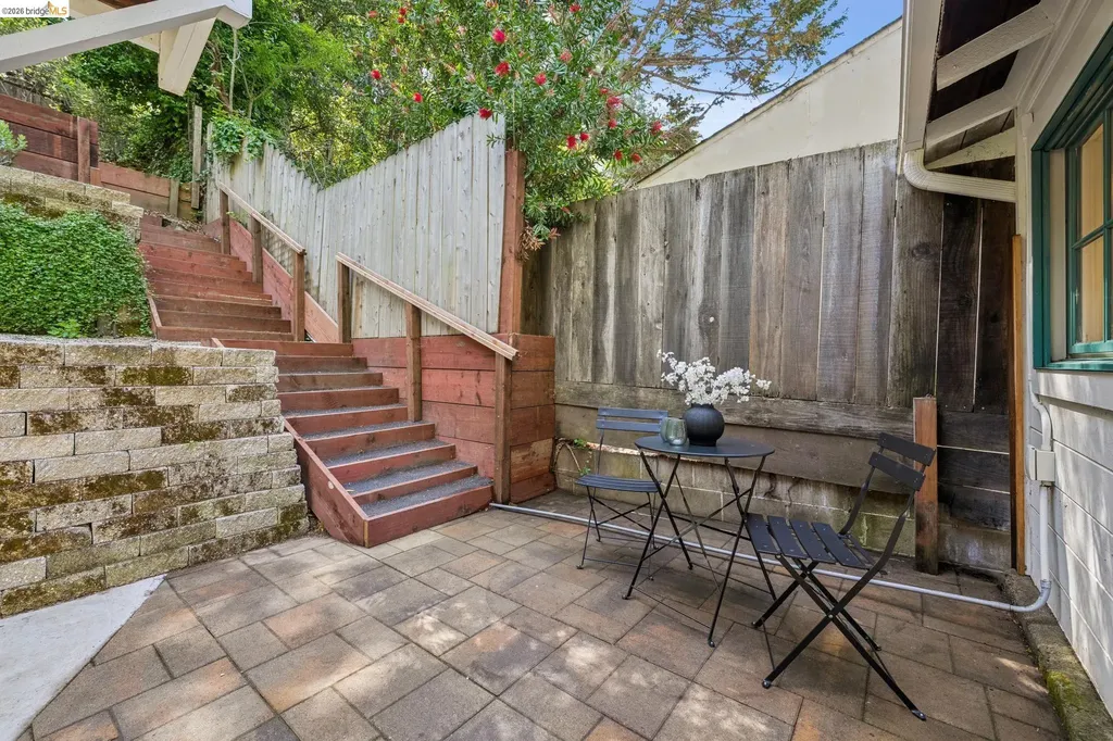6400 Pinehaven Road Oakland CA 94611