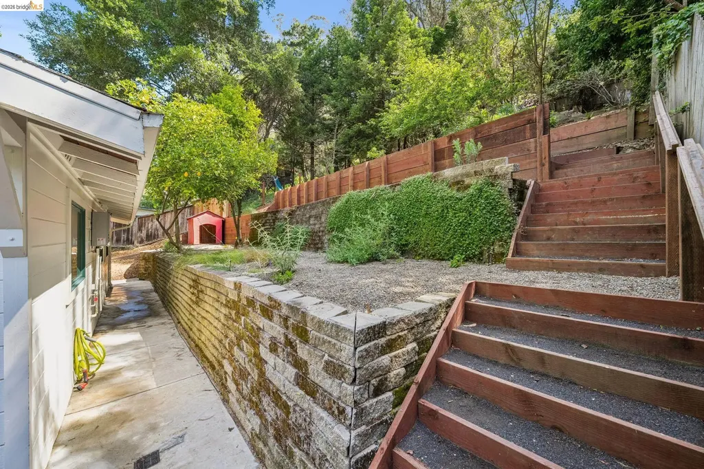 6400 Pinehaven Road Oakland CA 94611