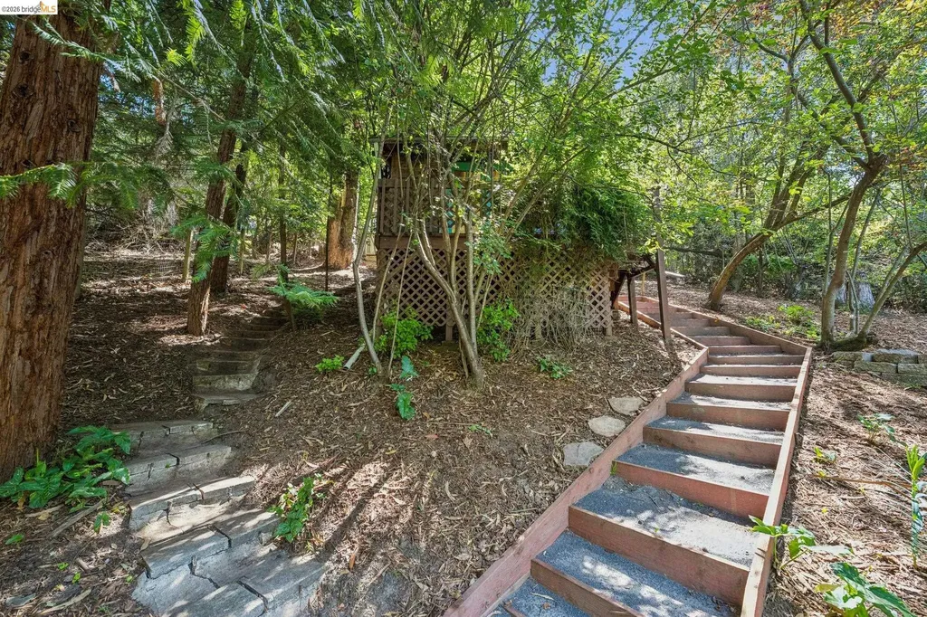 6400 Pinehaven Road Oakland CA 94611