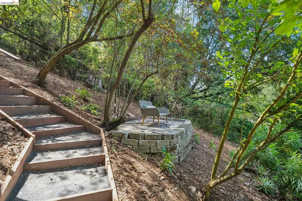 6400 Pinehaven Road Oakland CA 94611