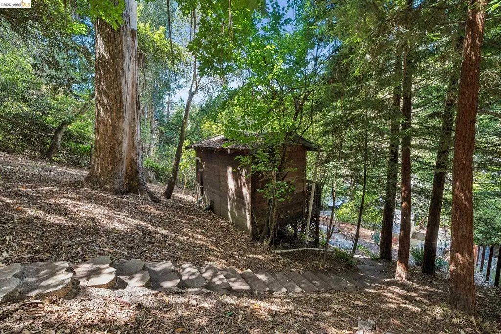 6400 Pinehaven Road Oakland CA 94611