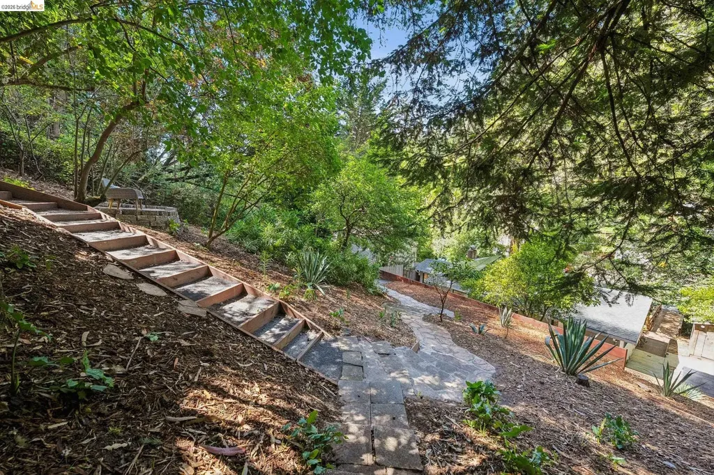 6400 Pinehaven Road Oakland CA 94611