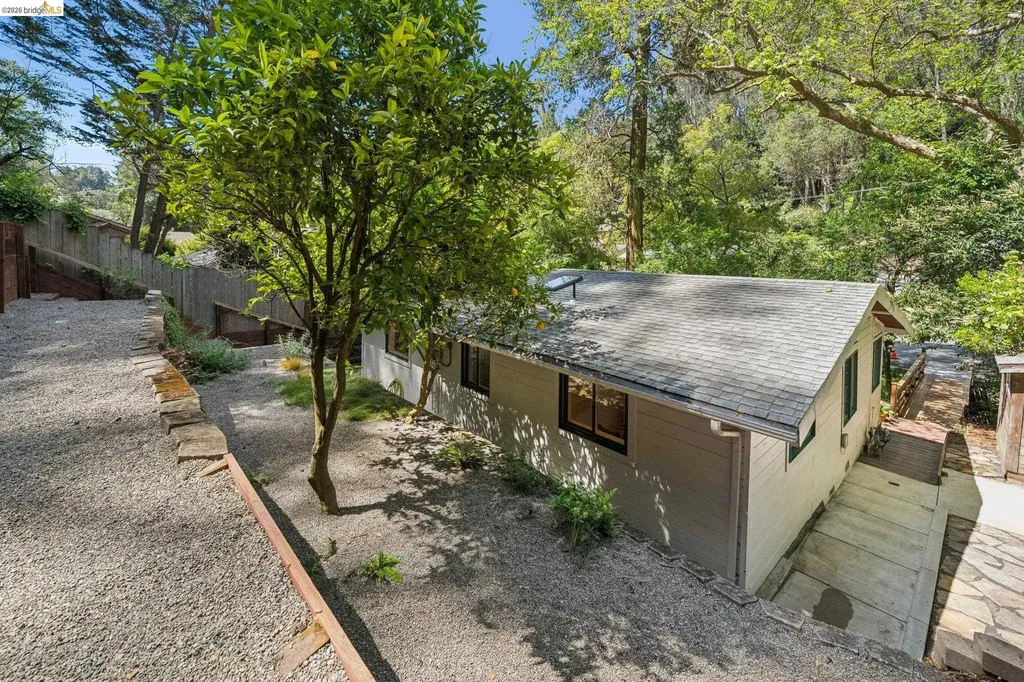 6400 Pinehaven Road Oakland CA 94611