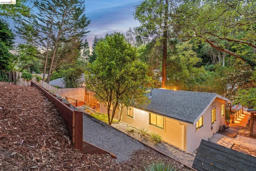 6400 Pinehaven Road Oakland CA 94611