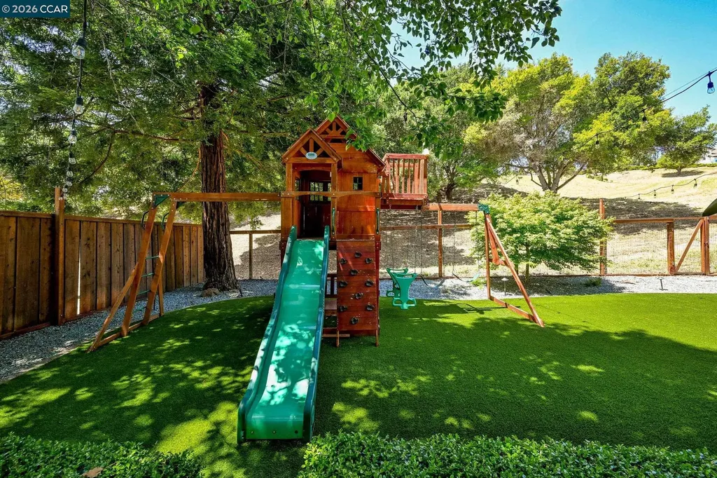 8254 Creekside Drive Dublin CA 94568