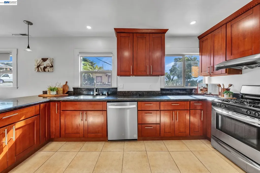 4471 Tulip Avenue Oakland CA 94619