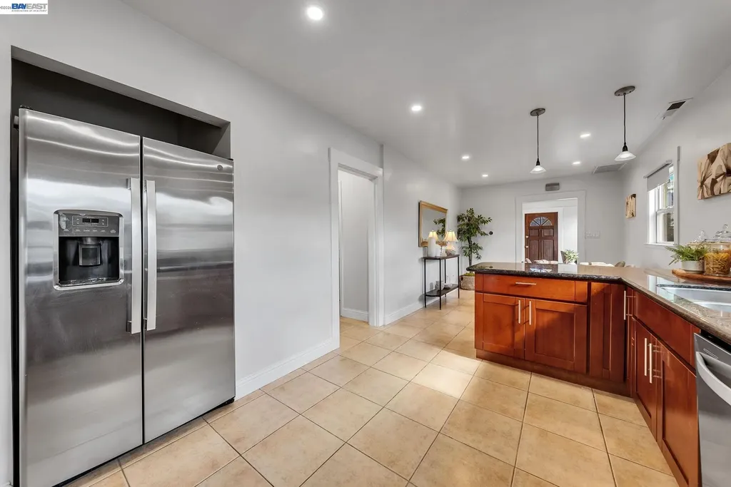 4471 Tulip Avenue Oakland CA 94619