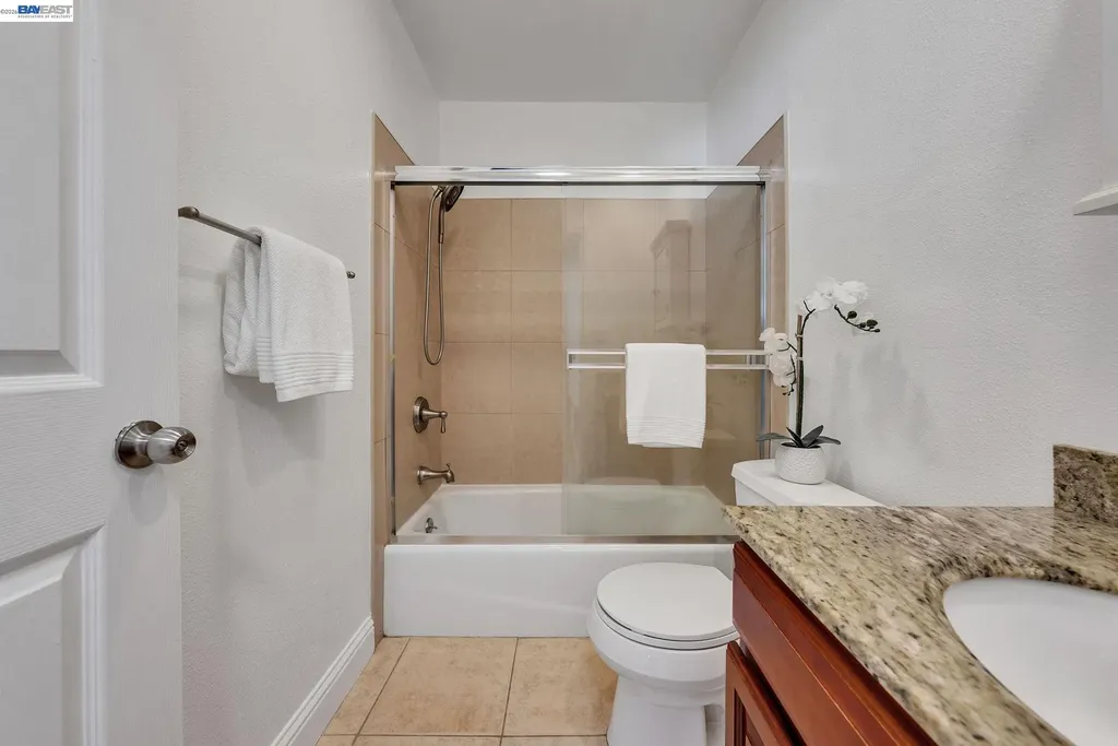 4471 Tulip Avenue Oakland CA 94619