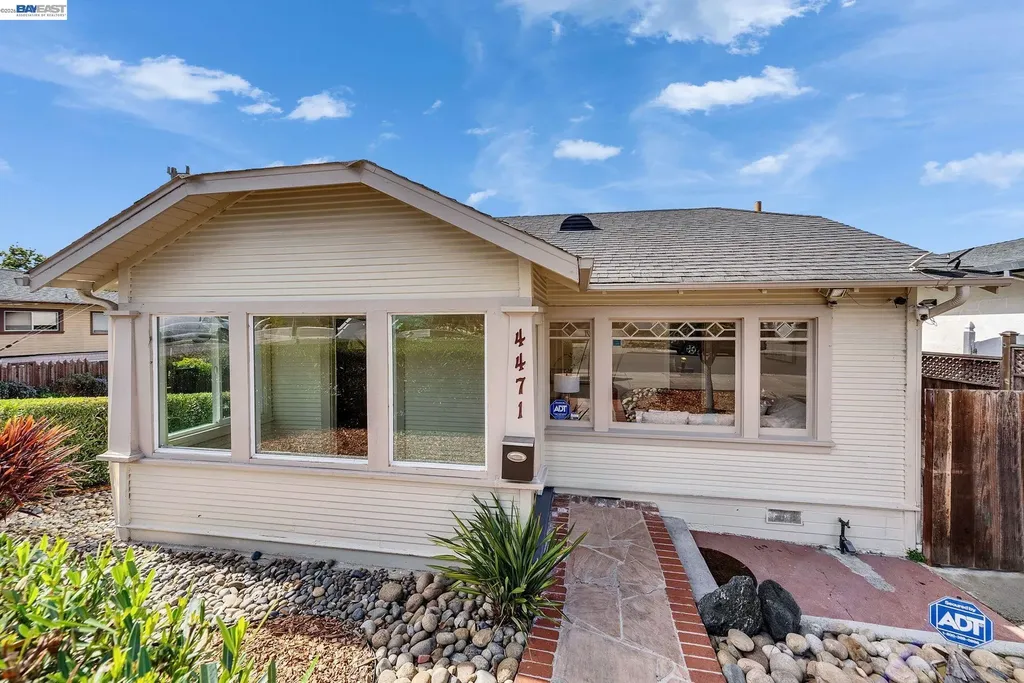 4471 Tulip Avenue Oakland CA 94619