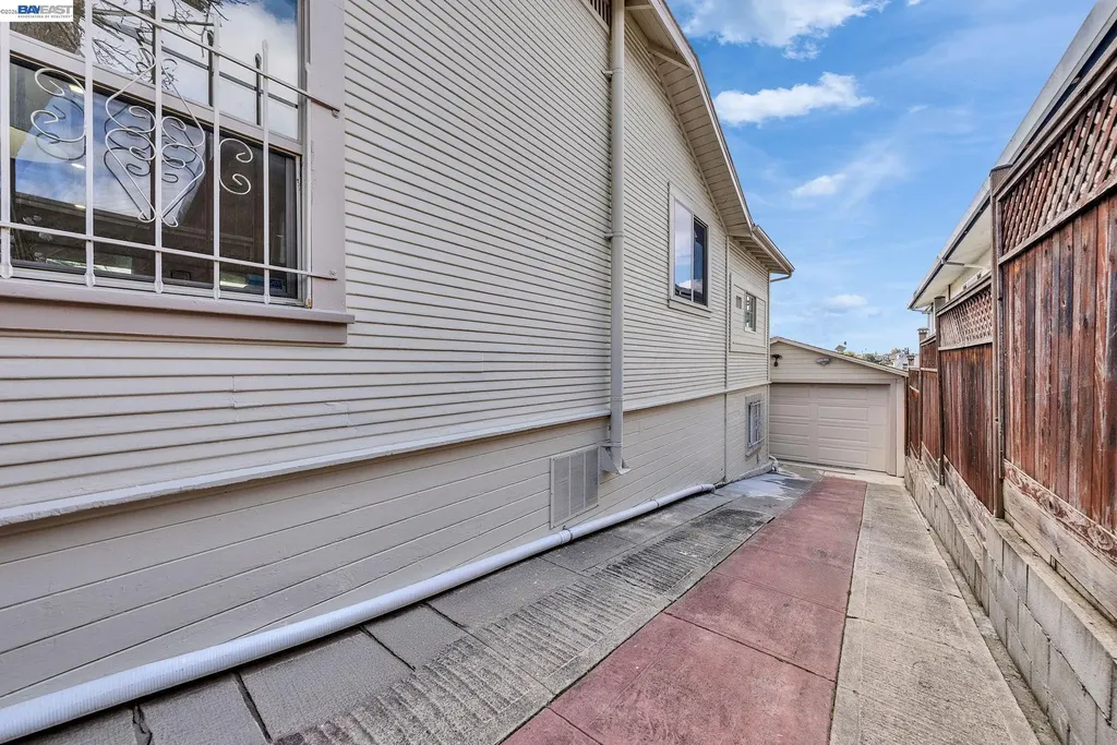 4471 Tulip Avenue Oakland CA 94619