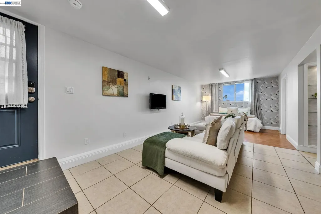 4471 Tulip Avenue Oakland CA 94619