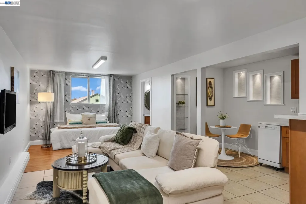 4471 Tulip Avenue Oakland CA 94619