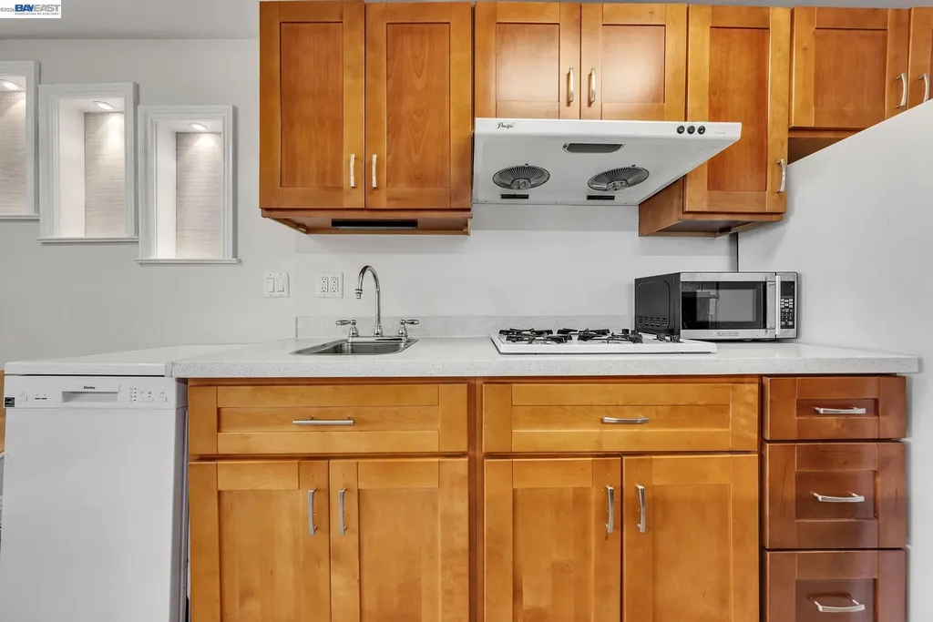 4471 Tulip Avenue Oakland CA 94619