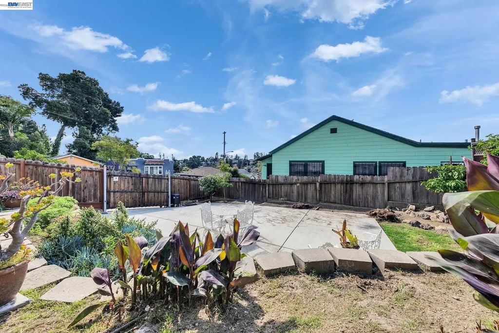 4471 Tulip Avenue Oakland CA 94619