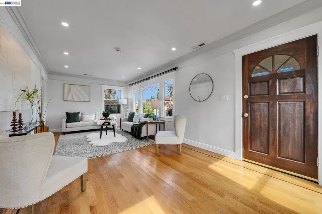 4471 Tulip Avenue Oakland CA 94619