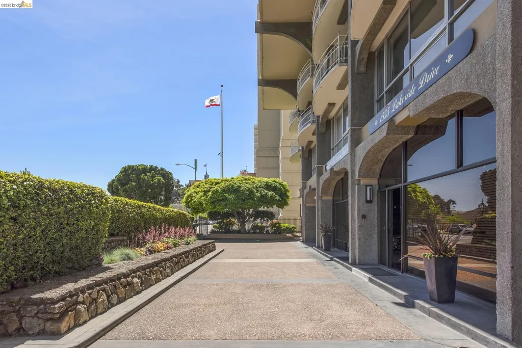 1555 Lakeside Drive Oakland CA 94612