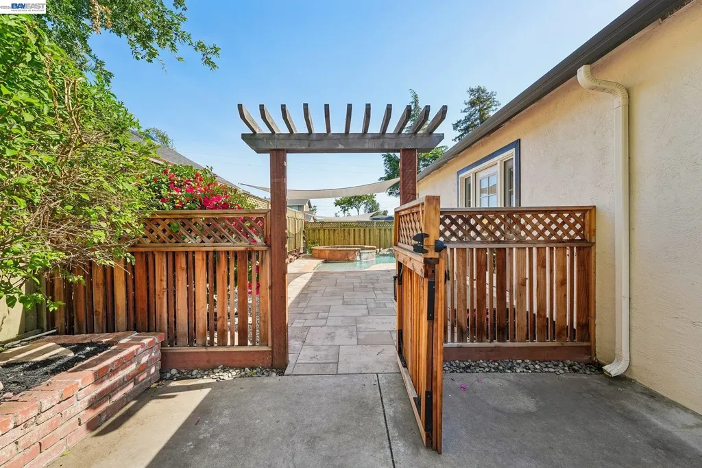 933 Algonquin Avenue Livermore CA 94551