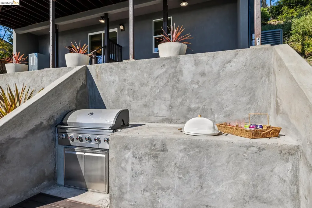 1328 Summit Road Berkeley CA 94708