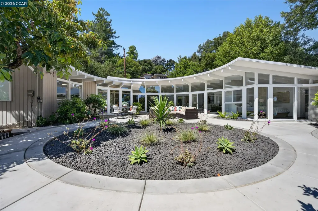 100 El Toyonal Orinda CA 94563