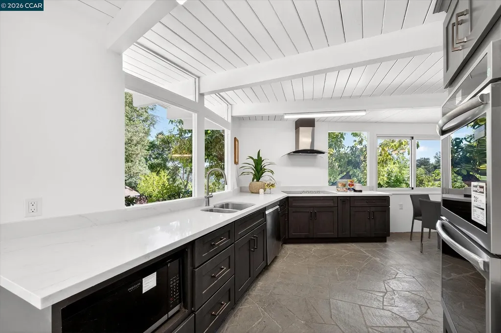 100 El Toyonal Orinda CA 94563