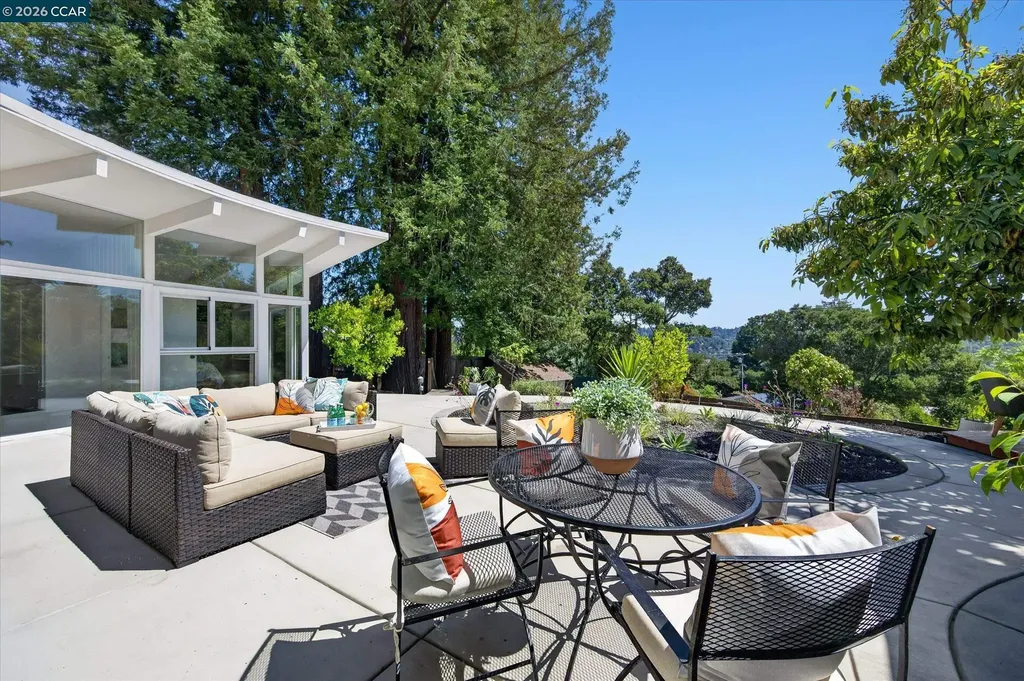 100 El Toyonal Orinda CA 94563