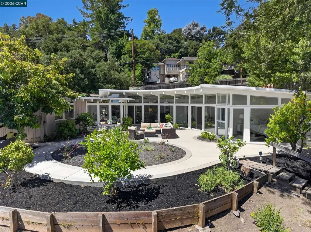 100 El Toyonal Orinda CA 94563